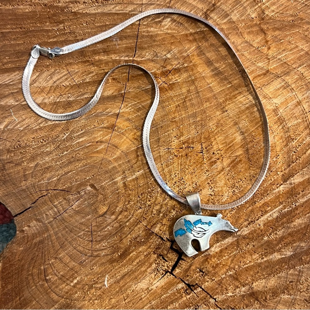 ๐NATIVE AMERICAN ๐ Genuine Silver & Turquoise Bear Pendant with Silver chain. - Picture 2 of 11